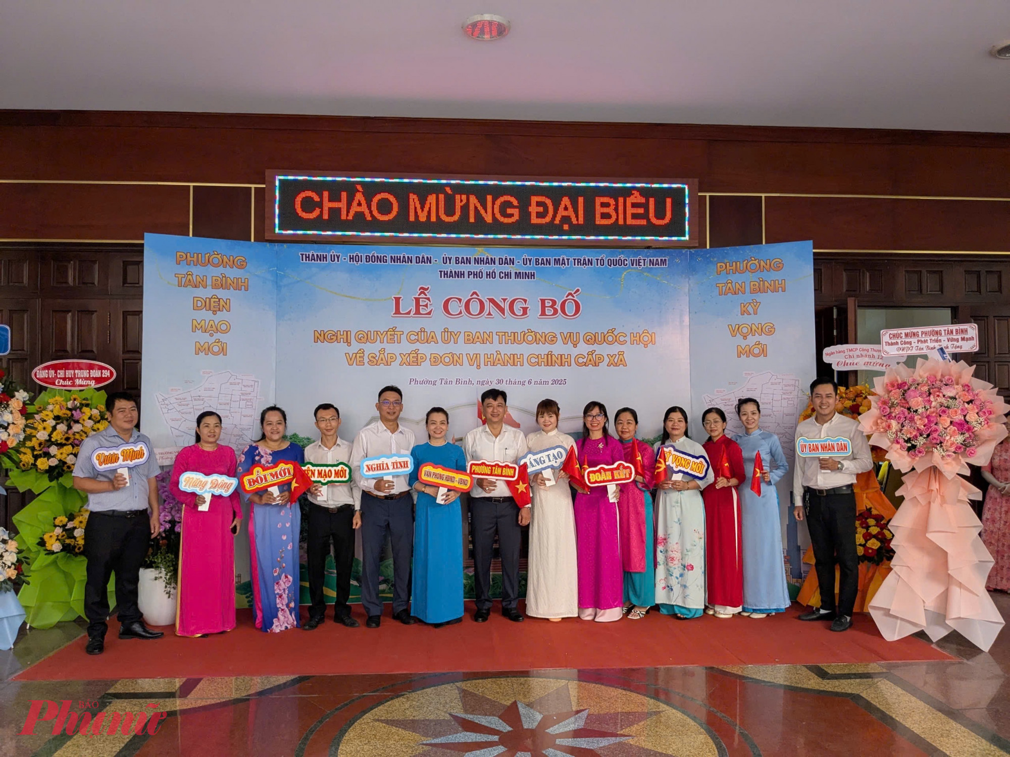 Cán bộ phường Tân Bình nhận nhiệm vụ mới, quyết tâm thực hiện thông suốt - Ảnh: Thanh Tâm
