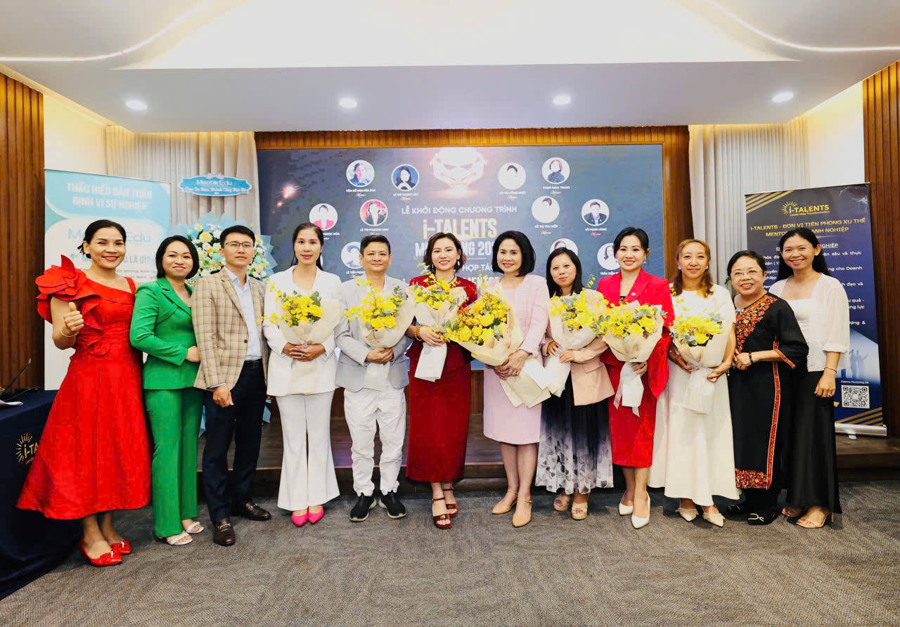 Các thành viên trong câu lạc bộ Mentoring Doanh nghiệp i-Talents 2025