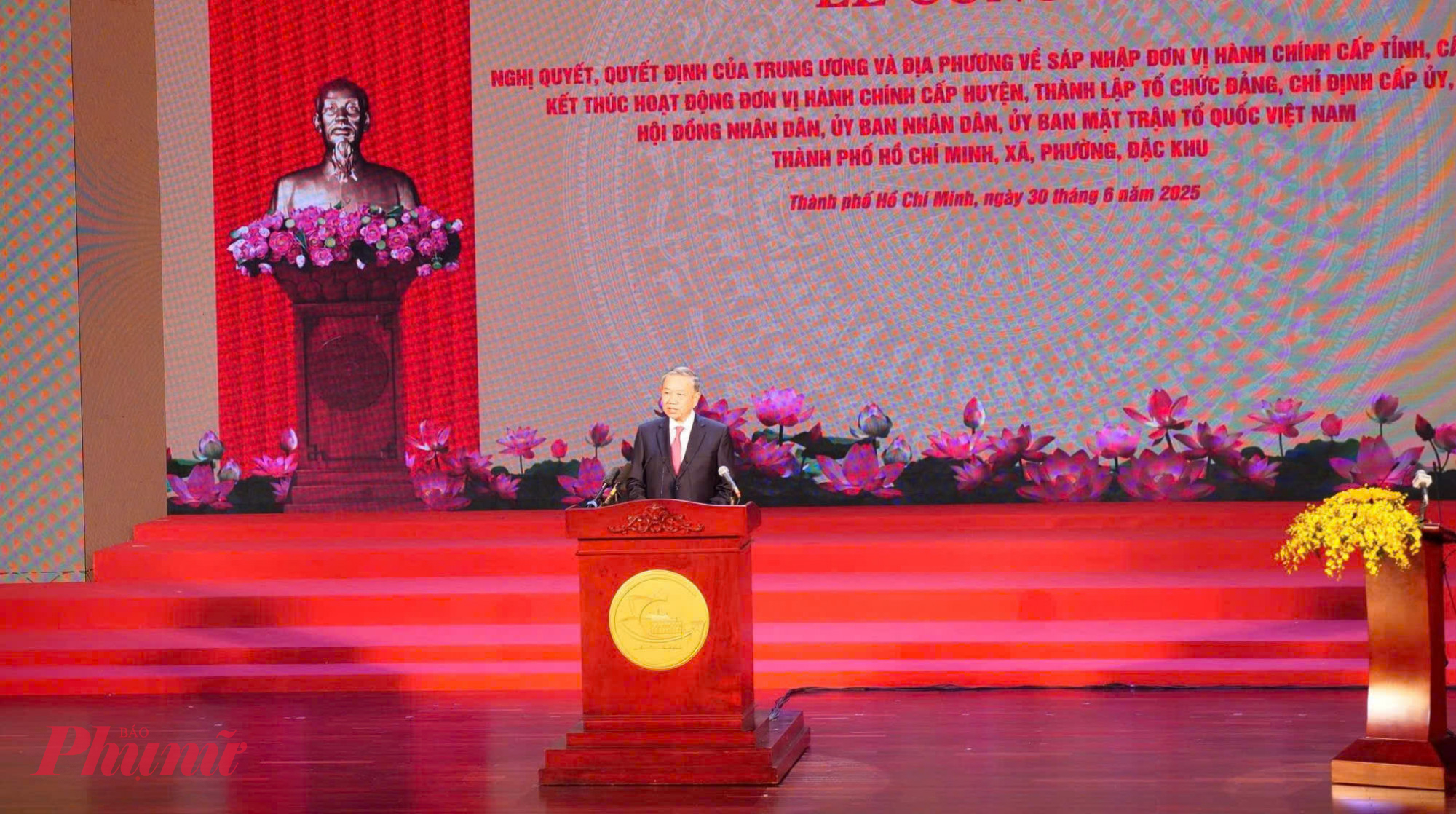 Tổng bí thư Tô Lâm: Kỳ vọng TPHCM mới là điểm sáng của Việt Nam, điểm hẹn của châu Á và thế giới Tổng Bí thư Tô Lâm phát biểu tại Lễ công bố