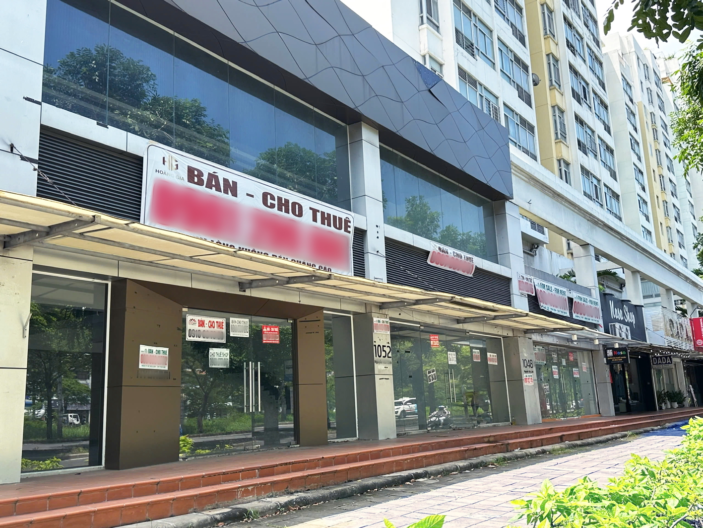 Chung cư Sky Garden 3 (khu Phú Mỹ Hưng, TPHCM) dày đặc bảng rao cho thuê shophouse
