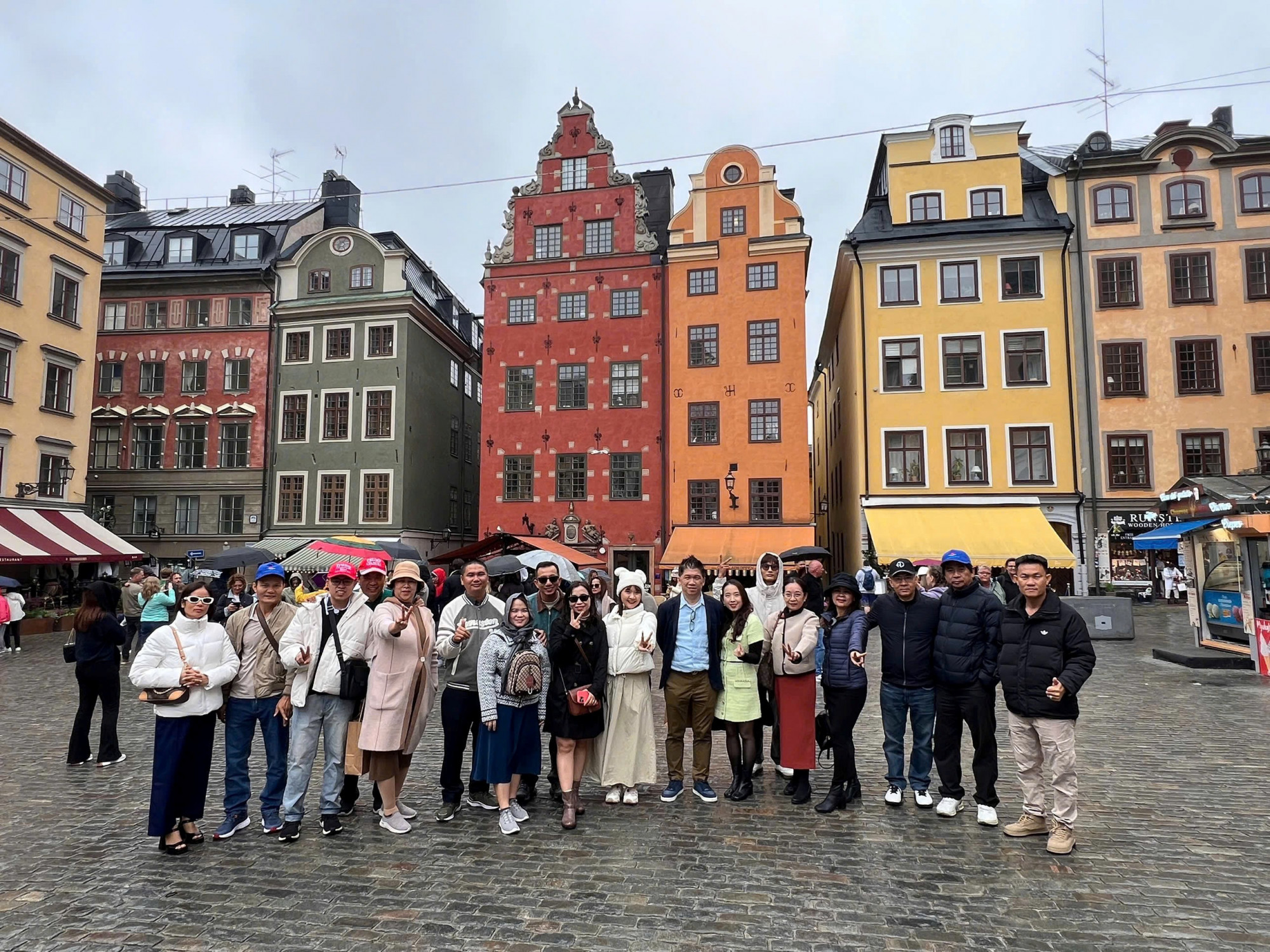 Cơ hội lớn khai thác thị trường Bắc Âu Khách Việt Nam tham quan phố cổ Gamla Stan Stockholm trong hành trình tour Bắc Âu - Ảnh: Vietnam Airlines