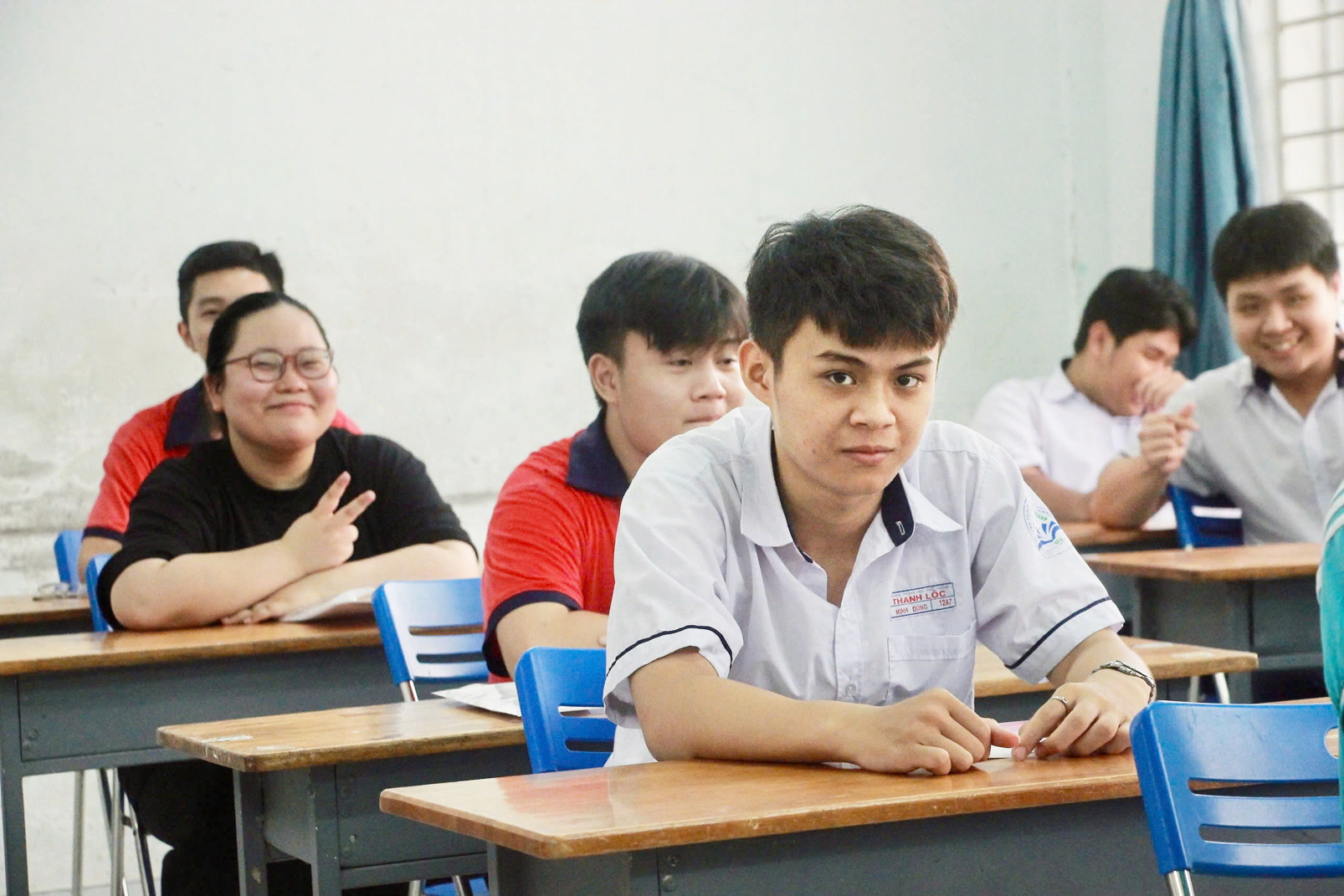 Thí sinh thi tốt nghiệp THPT năm 2025 tại điểm thi Trường THCS Trần Hưng Đạo (phường An Nhơn, TPHCM)