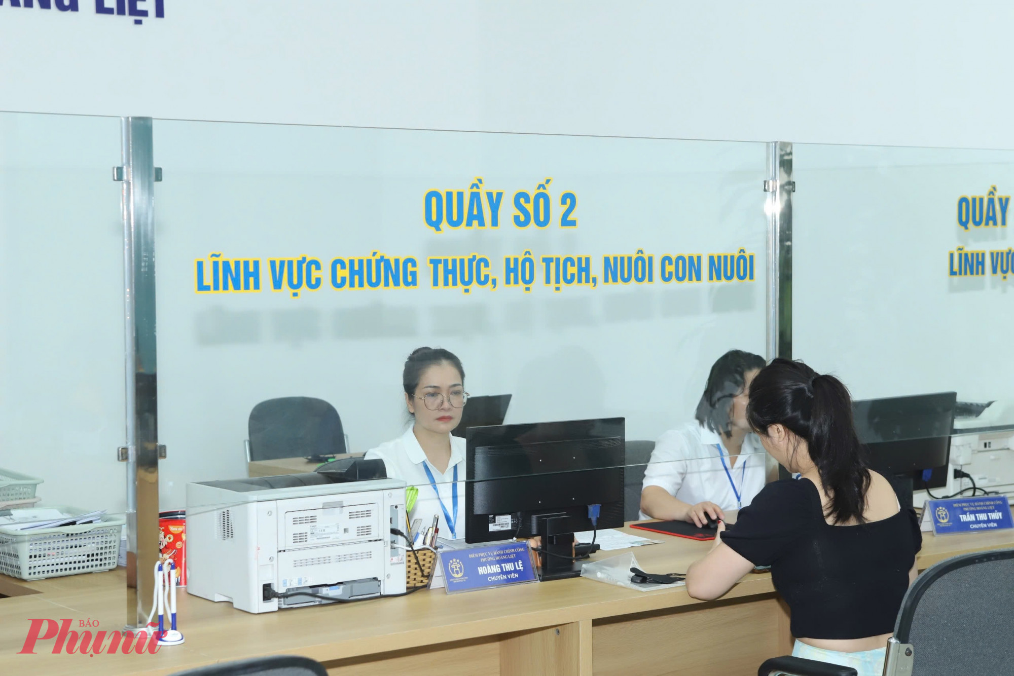 Người dân phường Hoàng Liệt đánh giá cao thái độ phục vụ của cán bộ, thủ tục được giải quyết nhanh gọn, không phải chờ lâu hay hẹn quay lại.