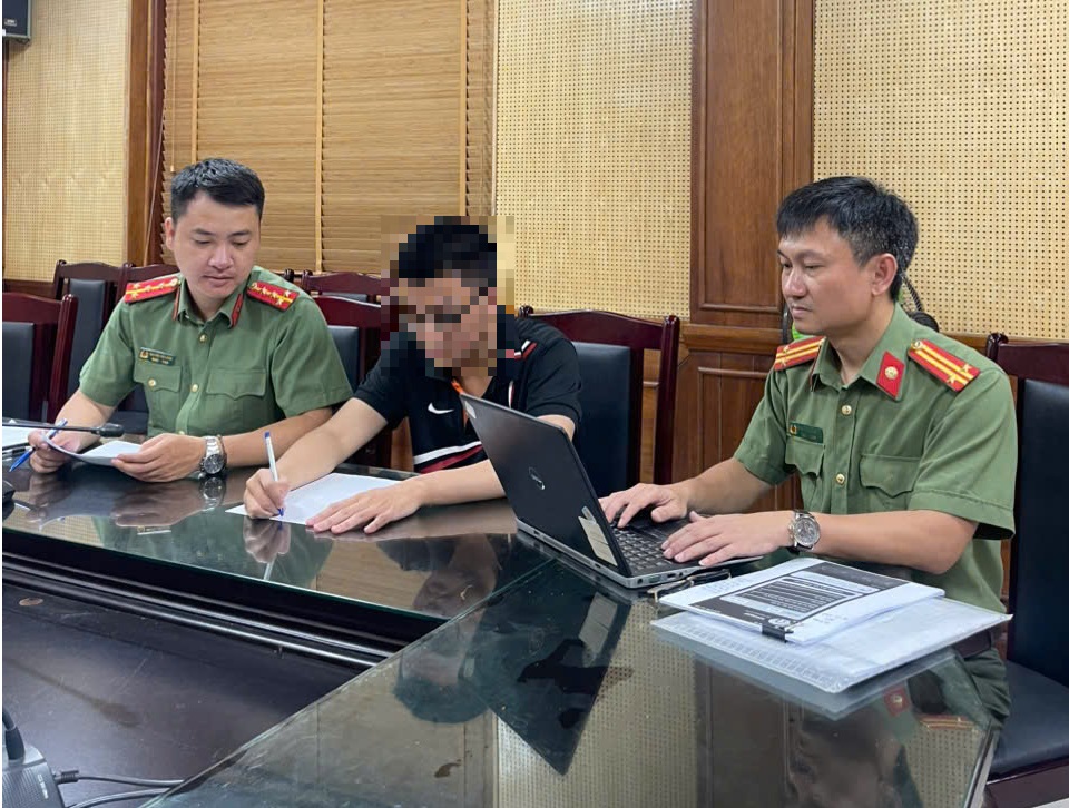 Cơ quan công an làm việc với thí sinh vi phạm - Ảnh: Cổng TTĐT Công an TP Hà Nội