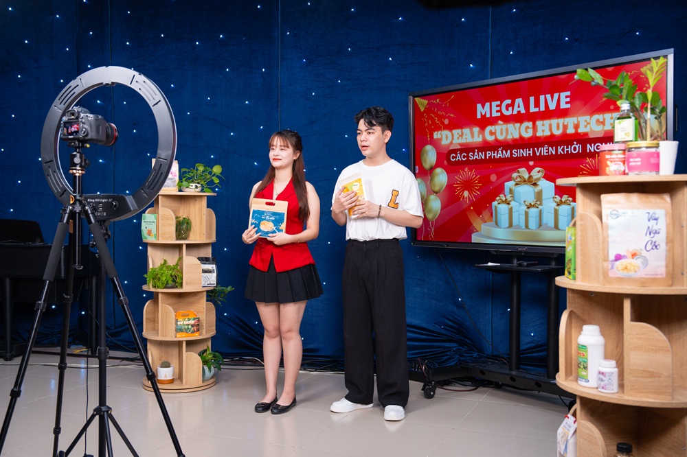 “Nhập vai” marketer thứ thiệt giúp sinh viên trải nghiệm tính chất nghề một cách thực tế nhất - Ảnh: HUTECH