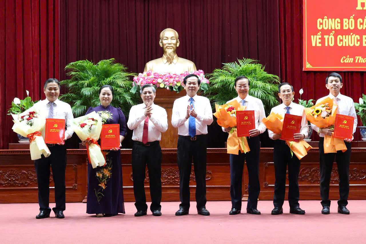 Thành ủy Cần Thơ tổ chức hội nghị công bố các quyết định về công tác cán bộ vào chiều 2/7... Ảnh: Trung Phạm