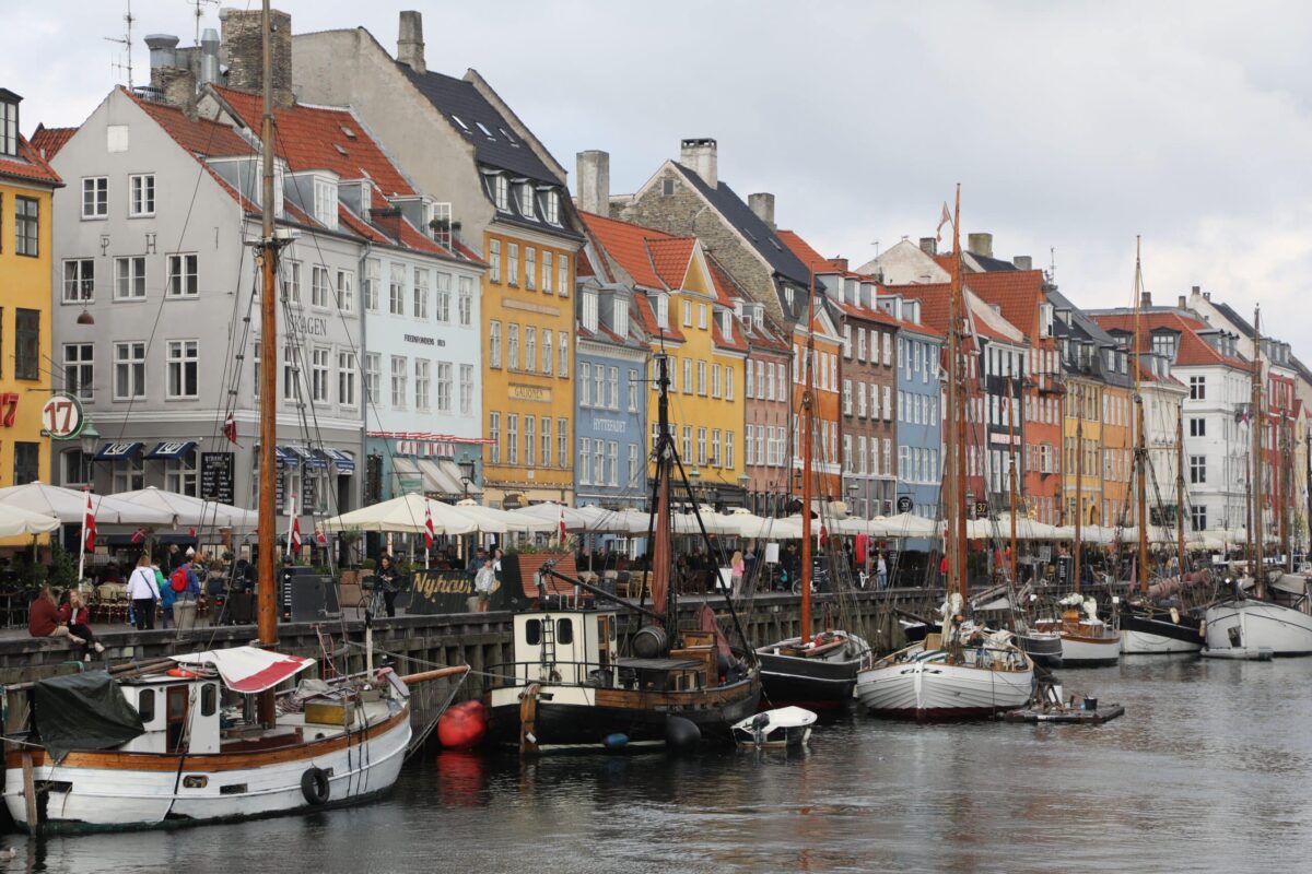 Du khách tham gia nhặt rác tại các kênh đào ở Copenhagen sẽ được đổi những trải nghiệm miễn phí.