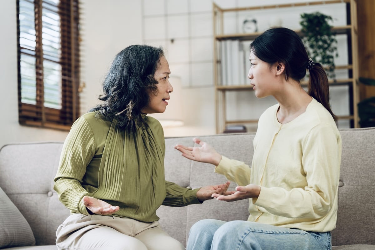 Mâu thuẫn mẹ chồng nàng dâu thường phát sinh từ những điều nhỏ nhặt như chuyện ngủ nướng, dậy sớm - Ảnh minh họa