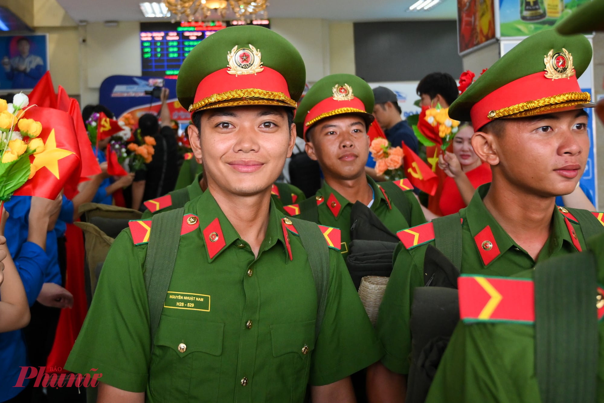 Nụ cười rạng rỡ của các chiến sĩ...