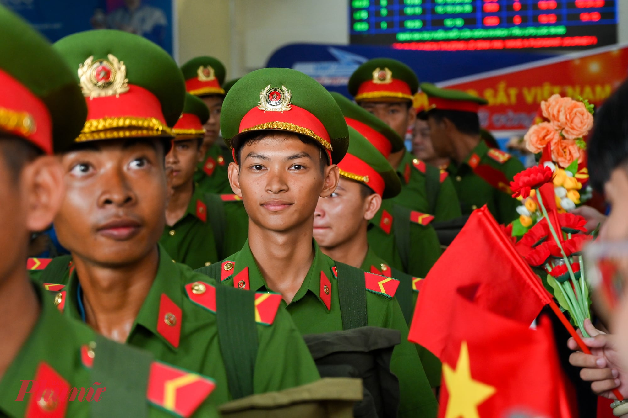 Trong sáng nay, tại Ga Hà Nội sẽ đón 2 đoàn làm nhiệm vụ A80, với tổng số 567 cán bộ, chiến sĩ.