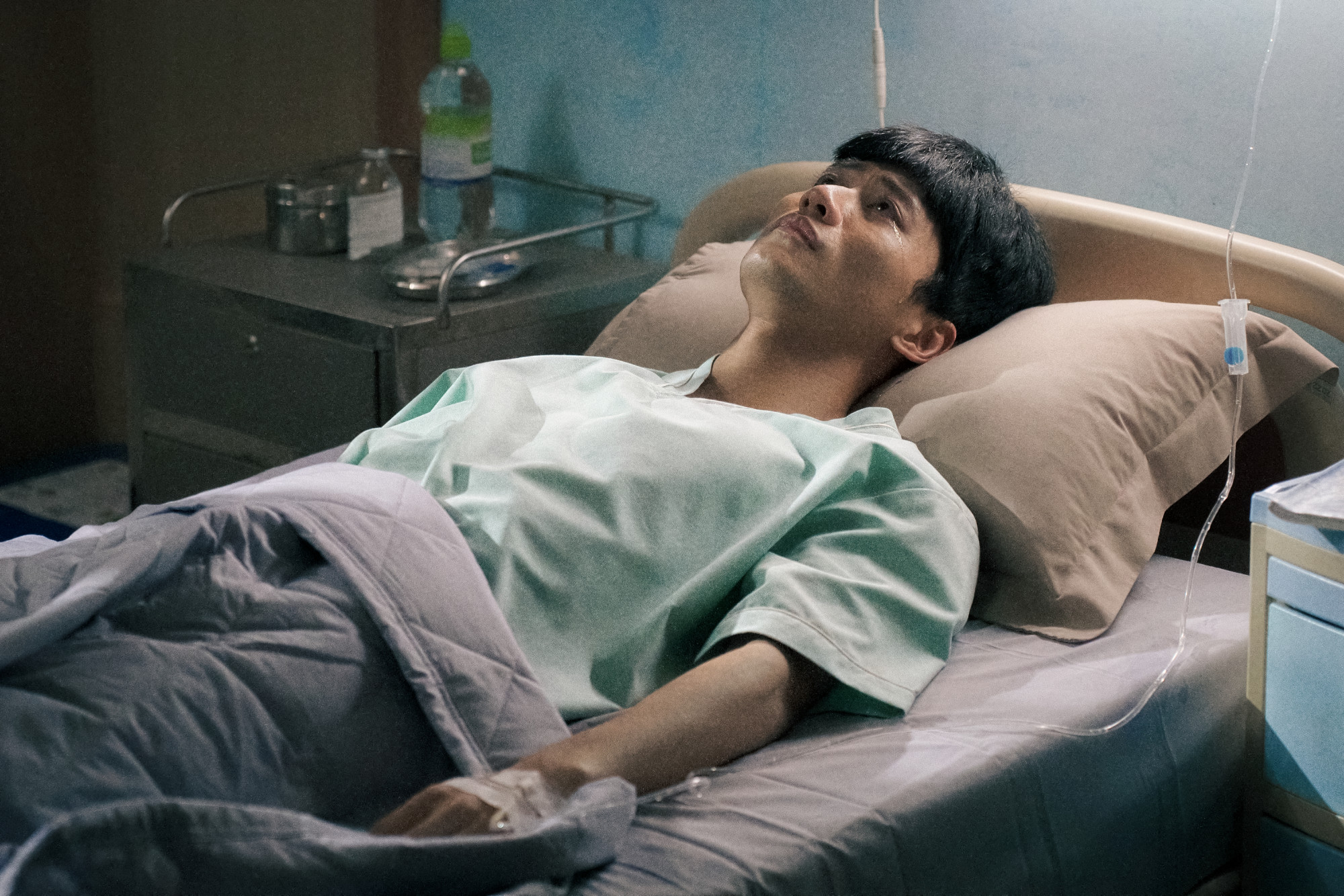 Phim "Điều ước cuối cùng": Kể chuyện 18+ một cách hài hước Hoàng (Avin Lu đóng) mắc bệnh hiểm nghèo nên Long và Thy tìm cách giúp bạn hoàn thành tâm nguyện