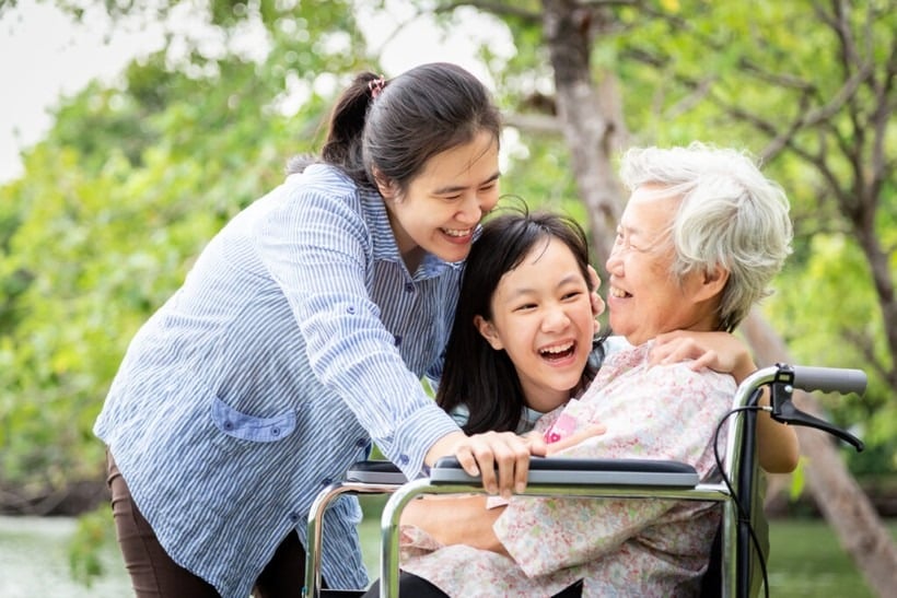 Quãng cuối cuộc đời, má tôi phải sống tốt hơn, không phải càng ngày càng tệ như thế này (Ảnh minh họa)
