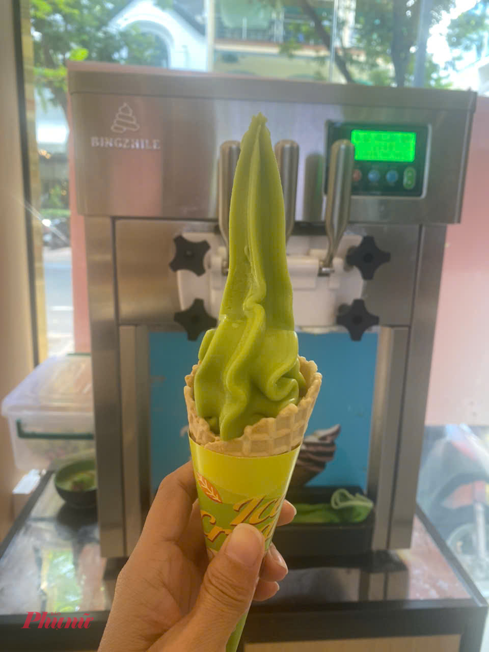 Đặc biệt, nước uống (gồm 3 loại nước ngọt) và kem (3 vị khác nhau) là miễn phí.