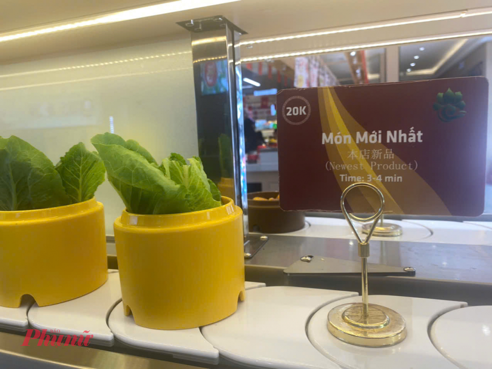 Nhiều loại rau rất tươi, tùy loại mà có từng mức giá khác nhau, nhưng hầu hết đều ở mức 7.000đ