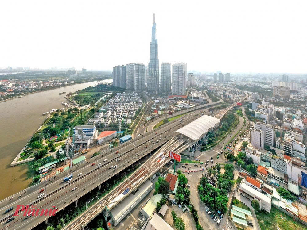UBND TPHCM đánh giá kinh tế - xã hội TPHCM 6 tháng đầu năm 2025 đạt một số kết quả tích cực - Ảnh Nguyễn Quang
