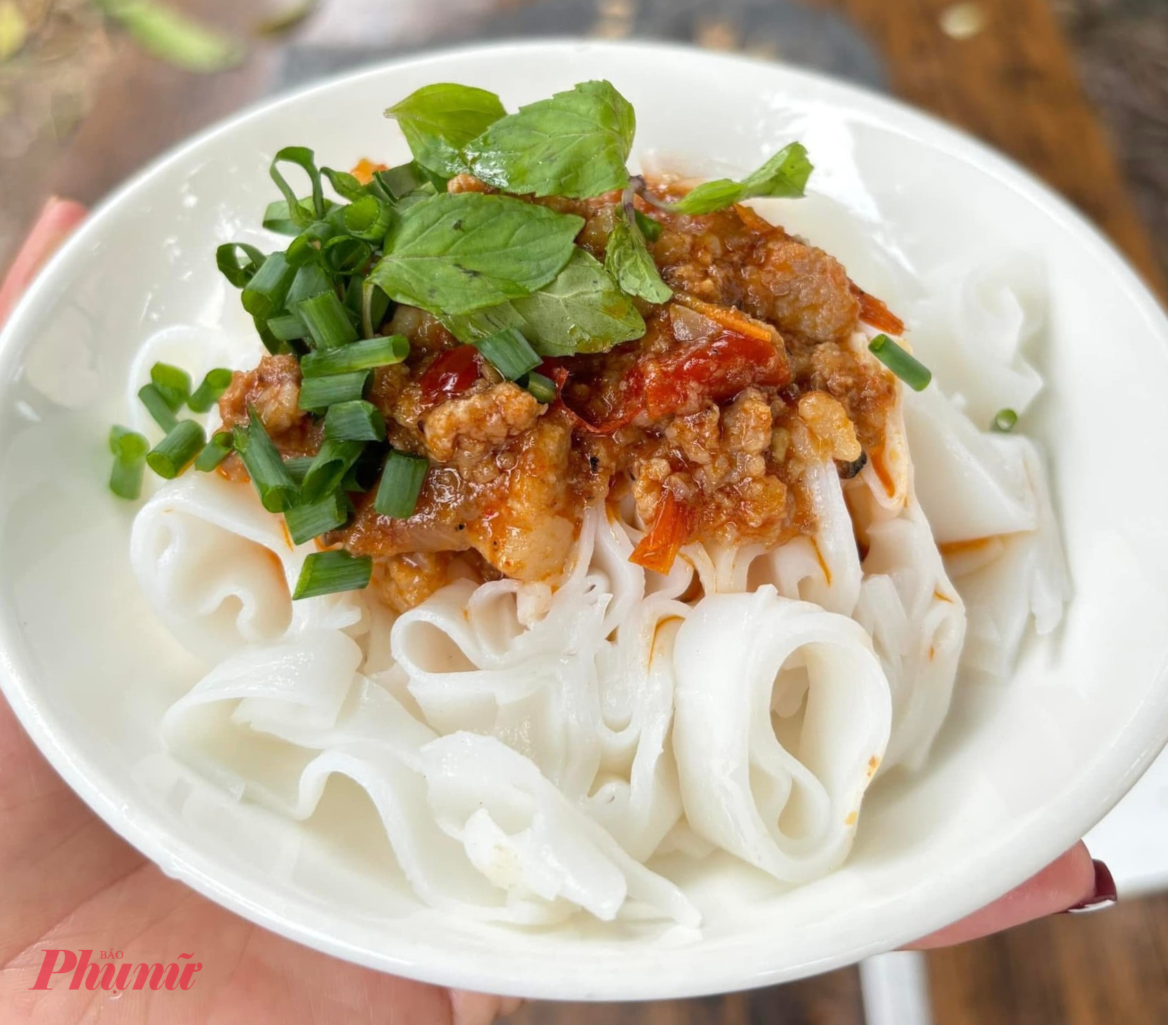 Nền ẩm thực trong các món sợi truyền thống của Lào Khao soi gợi nhớ món phở trộn của Việt Nam