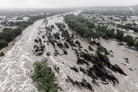 Sông Guadalupe ở Kerrville, Texas bị ngập lụt vào ngày 4/7 - Ảnh: New York Times