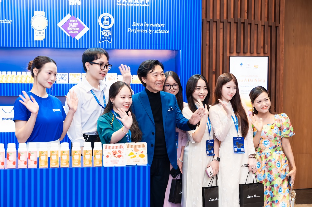 Vinamilk tiếp lửa đam mê, tôn vinh sáng tạo tại sự kiện điện ảnh châu Á Đông đảo gương mặt diễn viên nổi tiếng góp mặt tại DANAFF III - Ảnh: Thành Huy