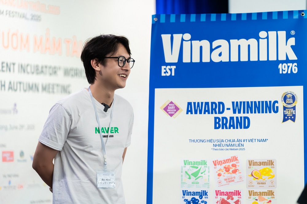 Vinamilk tiếp lửa đam mê, tôn vinh sáng tạo tại sự kiện điện ảnh châu Á Diễn viên Đức Mạnh tại workshop “Ươm mầm tài năng” - Ảnh: Vinamilk