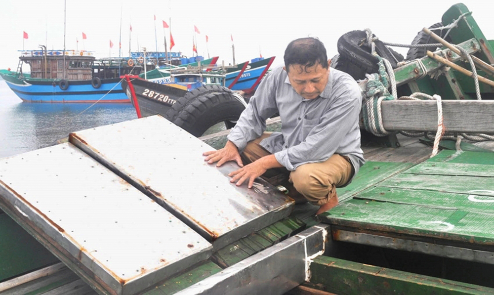 Nhiều tàu cá ở phường Phú Thuận, TP Huế nằm bờ ngay trong mùa đánh bắt hải sản sôi động nhất - ẢNH: THUẬN HÓA