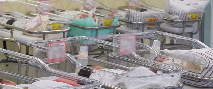 Bất chấp những chính sách của chính phủ để khuyến khích phụ nữ sinh con, tỷ lệ sinh trên thế giới liên tục giảm