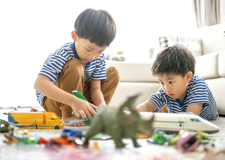 Để trẻ em ở nhà một mình là điều không một cha mẹ nào mong muốn  - Nguồn ảnh: Shutterstock