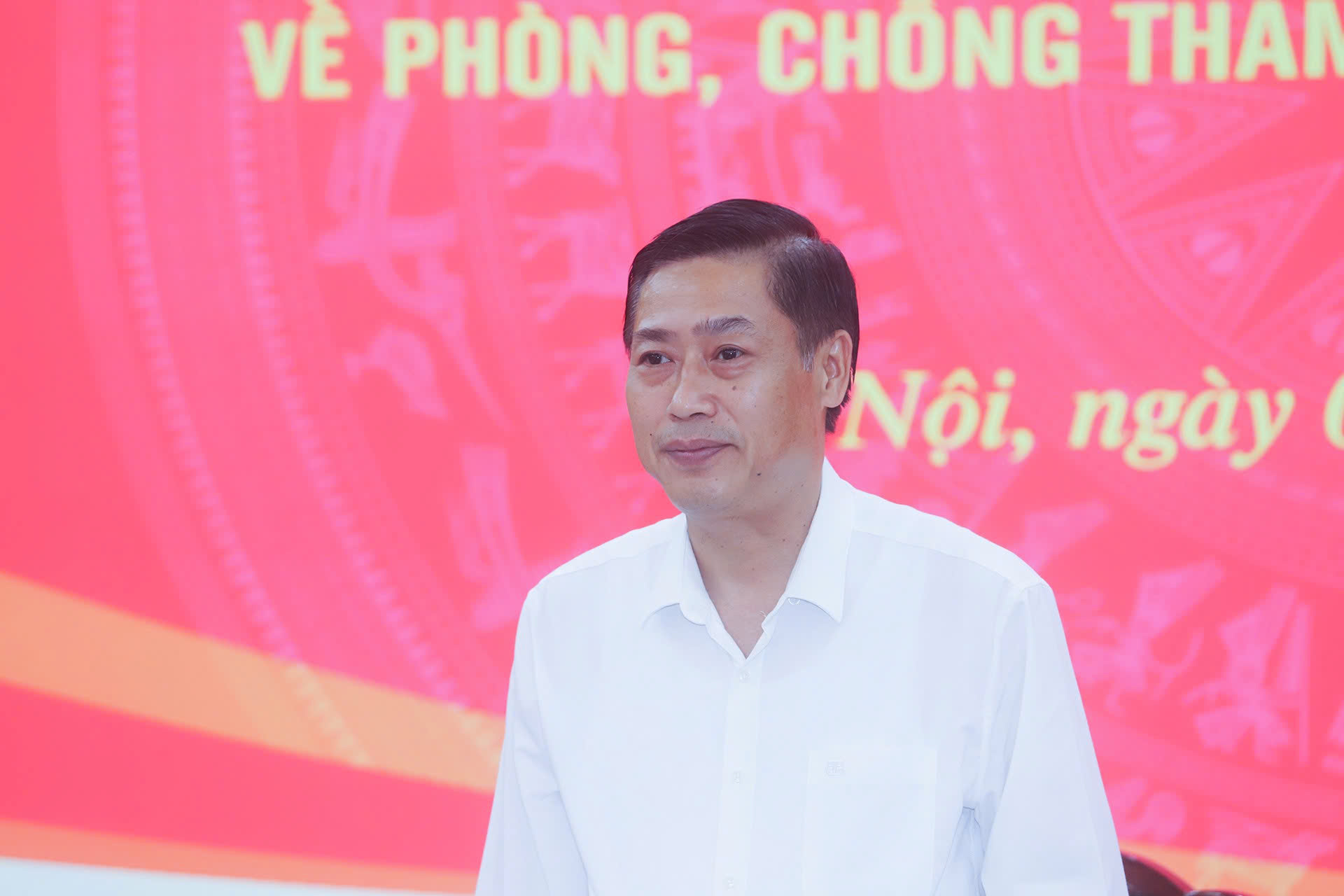 Ông Nguyễn Hữu Đông, Phó trưởng Ban Nội chính Trung ương, thông tin cho báo chí - Ảnh: C.M