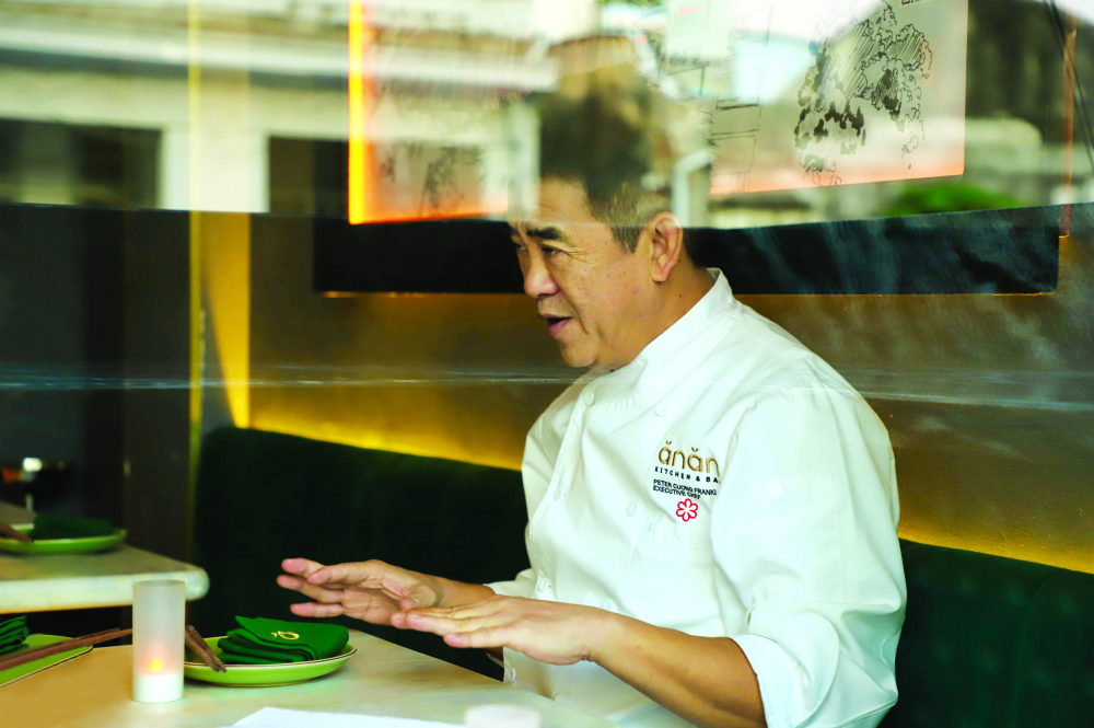 Anan Saigon (89 Tôn Thất Đạm, phường Bến Nghé, quận 1, TPHCM nay đổi thành 89 Tôn Thất Đạm phường Sài Gòn, TPHCM) là một “tube house” gần chợ Cũ. Không gian Anan Saigon ấm cúng với khoảng 40 chỗ ngồi, được trang trí khéo léo với những chi tiết gợi nhớ chợ xưa nhưng vẫn tinh tế.