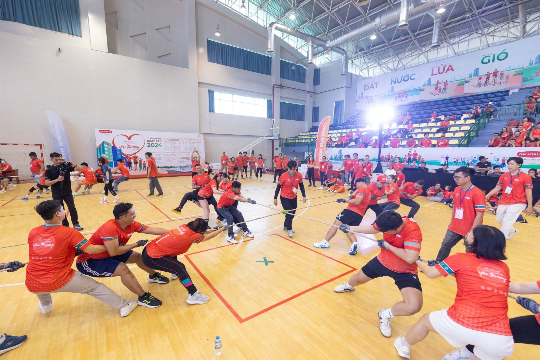 Các thành viên nhiệt tình tham gia các môn thi đấu của mùa thứ 5 “Dai-ichi Life - Cung đường yêu thương 2025” - Ảnh: Dai-ichi Life Việt Nam