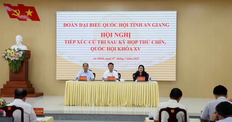 Phó Thủ tướng tiếp xúc cử tri tại xã An Minh (An Giang) - Ảnh VGP/ Đức Tuân