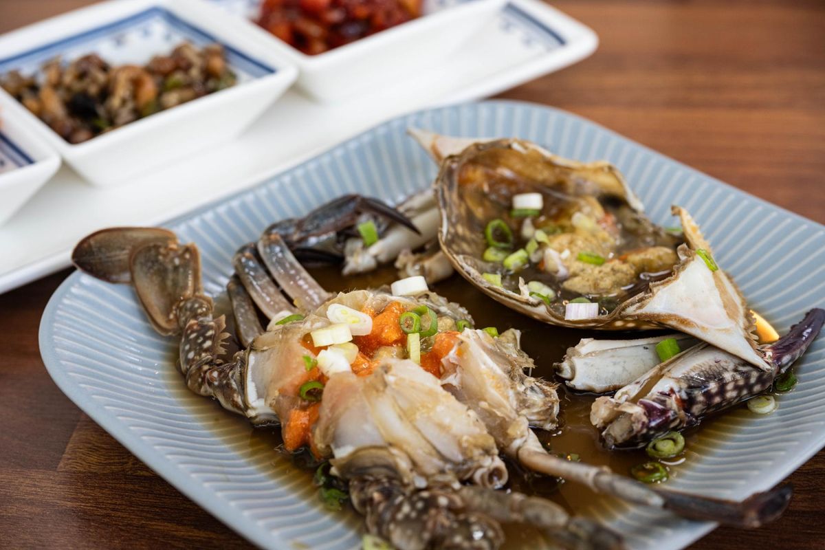 Ganjang gejang (ghẹ ướp xốt đậu nành)