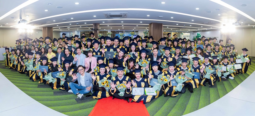 184 học viên là nhà phân phối đã hoàn tất chương trình đào tạo Huấn luyện viên Quản lý cân nặng theo định hướng chuyên sâu và bền vững - Ảnh: Amway Việt Nam