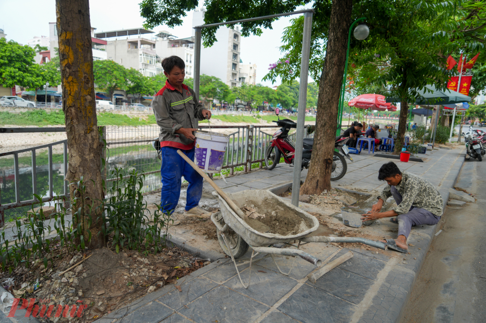 Tuyến đường đôi ven sông Tô Lịch bắt đầu được mở rộng tại một số đoạn như Thanh Xuân, Hoàng Mai. 