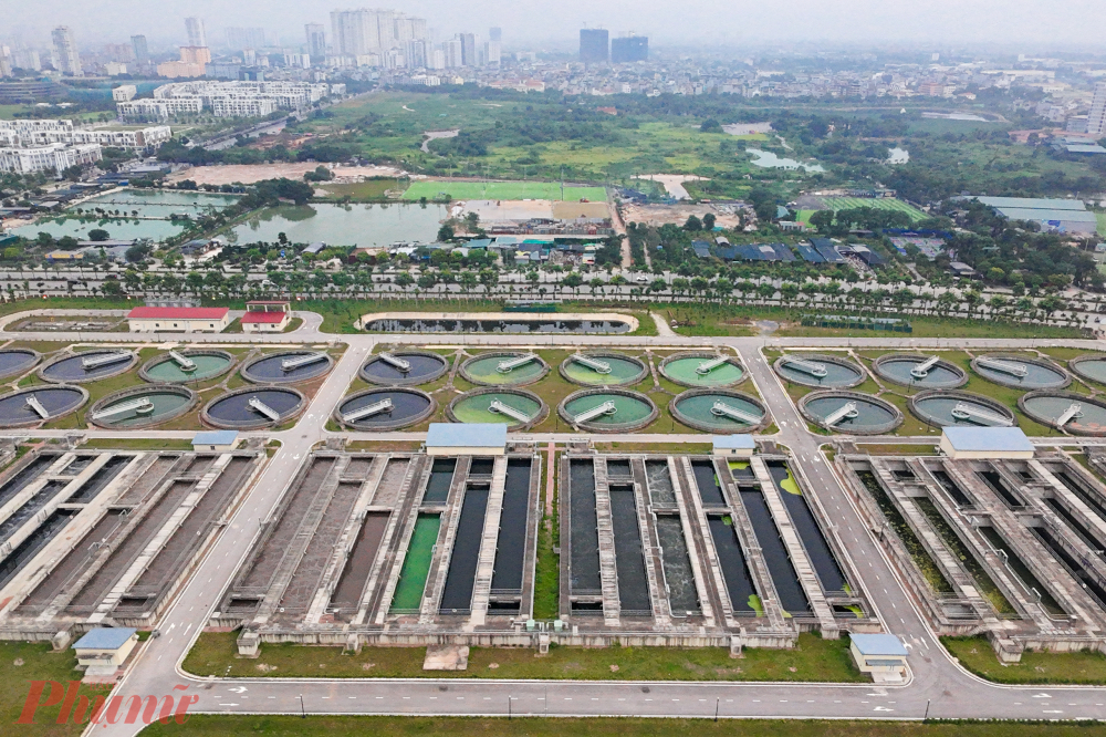 Với công suất 270.000 m³/ngày đêm, nhà máy này là trung tâm xử lý nước thải tập trung cho khu vực nội đô, trong đó có phần lớn lượng nước đổ vào sông Tô Lịch. Sau xử lý đạt chuẩn, nước thải được trả về tự nhiên qua kênh Kim Ngưu, góp phần làm sạch nguồn nước chảy qua đô thị.
