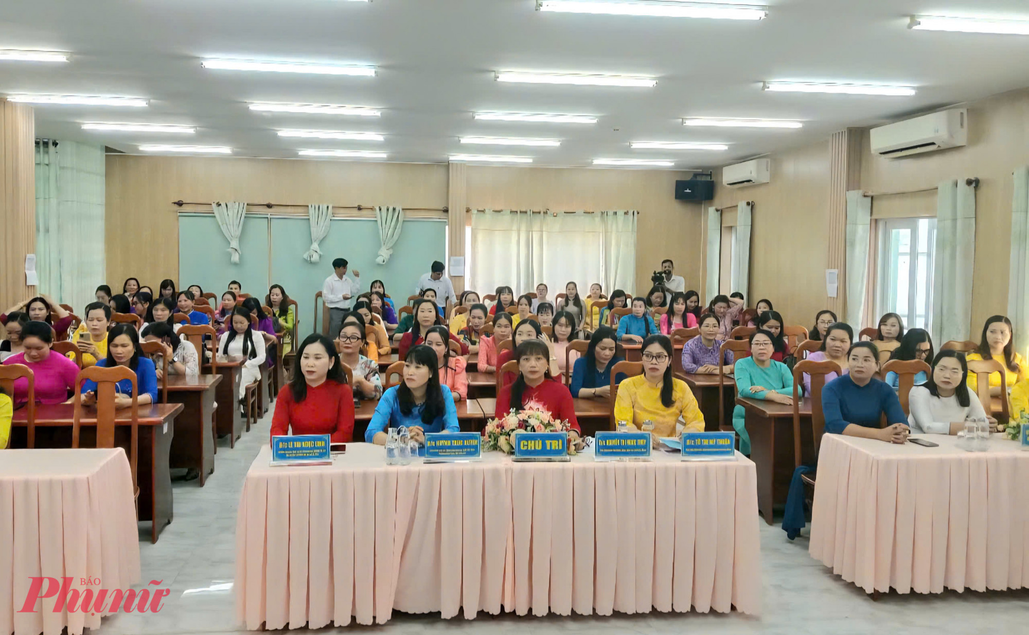 Toàn cảnh hội nghị công bố các quyết định công tác, tổ chức cán bộ - Ảnh Hồng Đượm