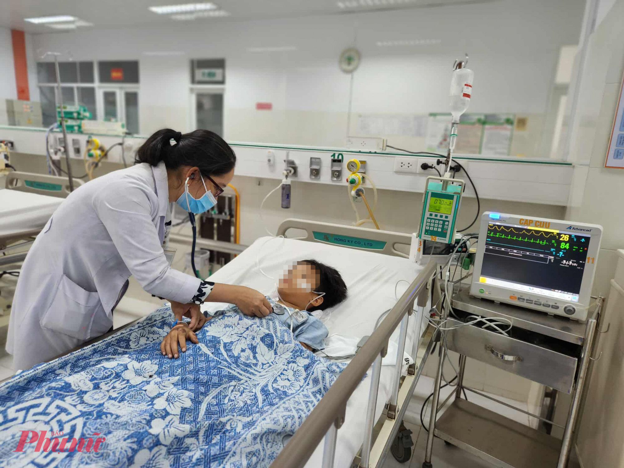 Bé trai đang được điều trị tại Bệnh viện Nhi Đồng 2