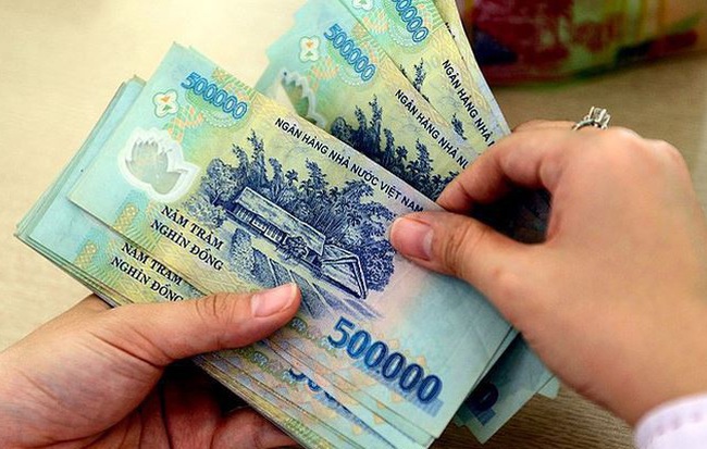 từ đầu năm đến nay, đồng USD giảm giá khoảng 10% (có lúc giảm hơn 10%) đã giúp nhiều đồng tiền trên thế giới - đặc biệt là các đồng tiền tự do chuyển đổi và đồng tiền khu vực châu Á - phục hồi đáng kể. Tuy nhiên, tiền đồng Việt Nam vẫn tiếp tục mất giá khoảng 2,78% so với USD.