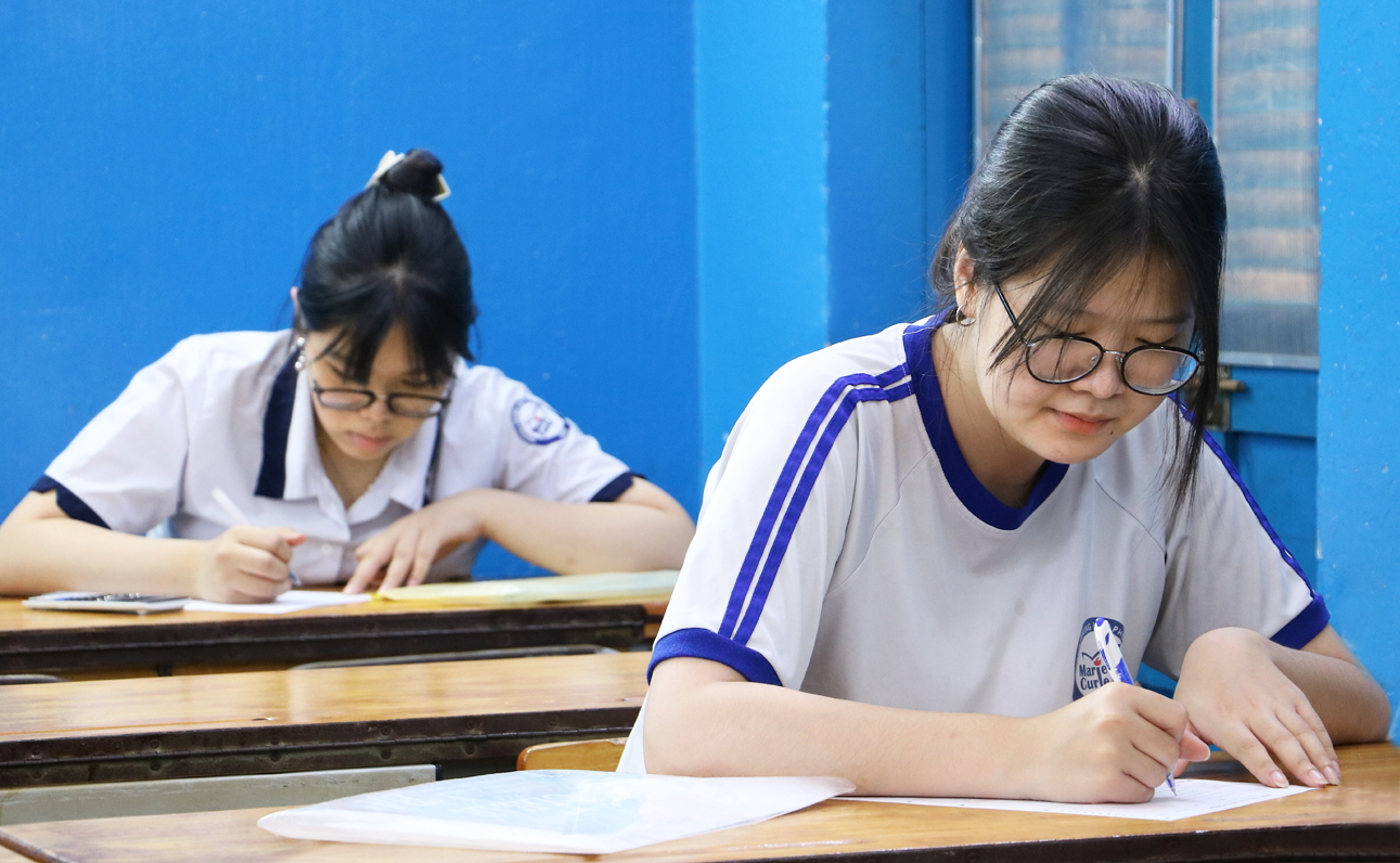 Tuyển sinh đại học 2025: Cách đặt nguyện vọng dễ đậu Thí sinh tham dự kỳ thi tốt nghiệp THPT năm 2025 tại TPHCM - ẢNH: TRANG THƯ