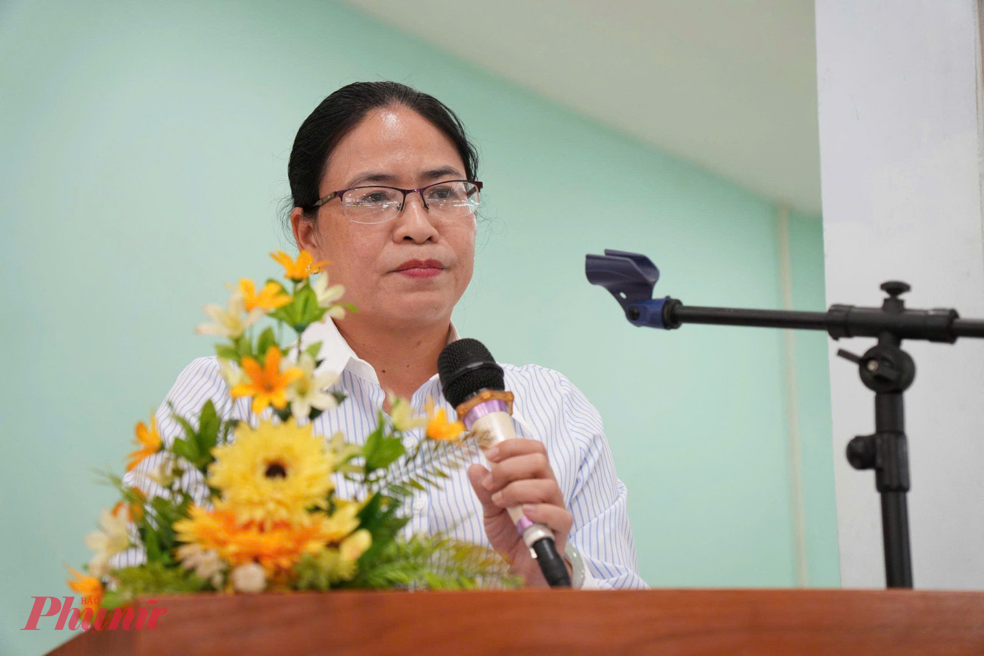 , bà Nguyễn Thị Tuyết Minh - Phó Ban Tuyên giáo và Dân vận Thành uỷ TPHCM – gởi lời tri ân và trân trọng cảm ơn những đóng góp của các cô chú tù binh, cựu tù chính trị 