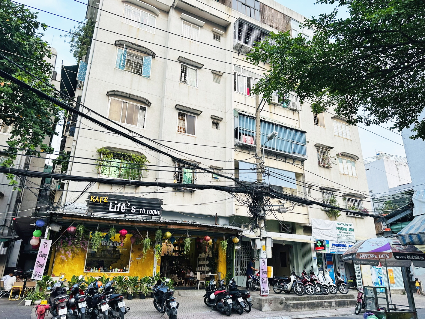 Căn hộ chung cư cũ: Giá vừa phải nhưng nhiều rủi ro Căn hộ trong chung cư cũ này trên đường Trần Kế Xương, phường Cầu Kiệu, TPHCM đang được rao bán với giá khoảng 2-2,8 tỉ đồng tùy diện tích
