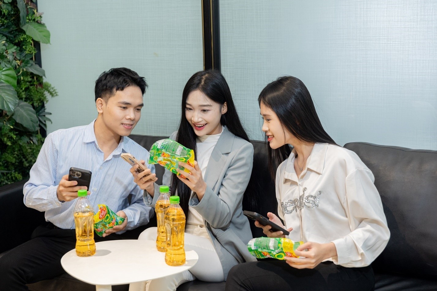 Chương trình khuyến mãi hè của Trà Xanh Không Độ đang gây sốt trong giới trẻ bởi những giải thưởng cực lớn - Ảnh: THP