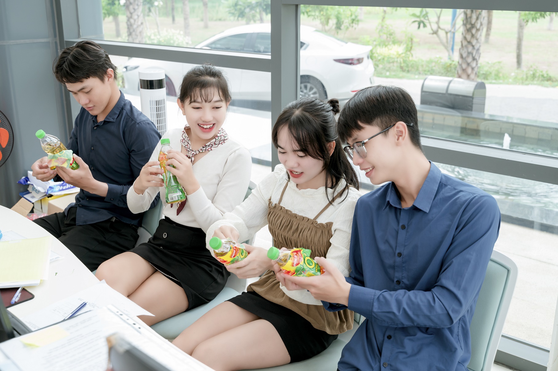 Dễ chơi dễ trúng, chương trình khuyến mãi hè của Trà Xanh Không Độ đang tạo nên cơn sốt trong giới trẻ với các giải thưởng cực khủng - Ảnh: THP