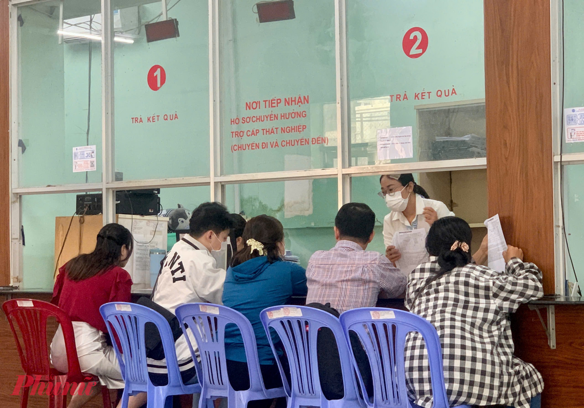 Trong 6 tháng đầu năm 2025, thị trường lao động tại TP.HCM ghi nhận nhiều tín hiệu tích cực: số người hưởng trợ cấp thất nghiệp giảm, người lao động chủ động học nghề, nhu cầu tuyển dụng tăng mạnh - Ảnh: Thanh Tâm