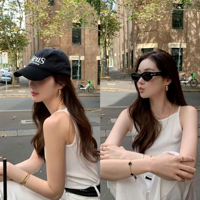 Vào những ngày dạo phố nhẹ nhàng, khi bạn muốn gương mặt thêm thu hút mà không cần quá nhiều phụ kiện cầu kỳ, bông tai khoen tròn chính là lựa chọn tinh tế nên được bạn ưu ái. Thiết kế trơn, không họa tiết mang đến cảm giác tối giản hiện đại, giúp tôn lên đường nét khuôn mặt một cách tự nhiên. Nhờ vào sự giản đơn ấy, đôi bông tai này có thể dễ dàng phối hợp với nhiều phong cách khác nhau từ váy nữ tính, áo sơ mi thanh lịch cho đến những set đồ đường phố cá tính.