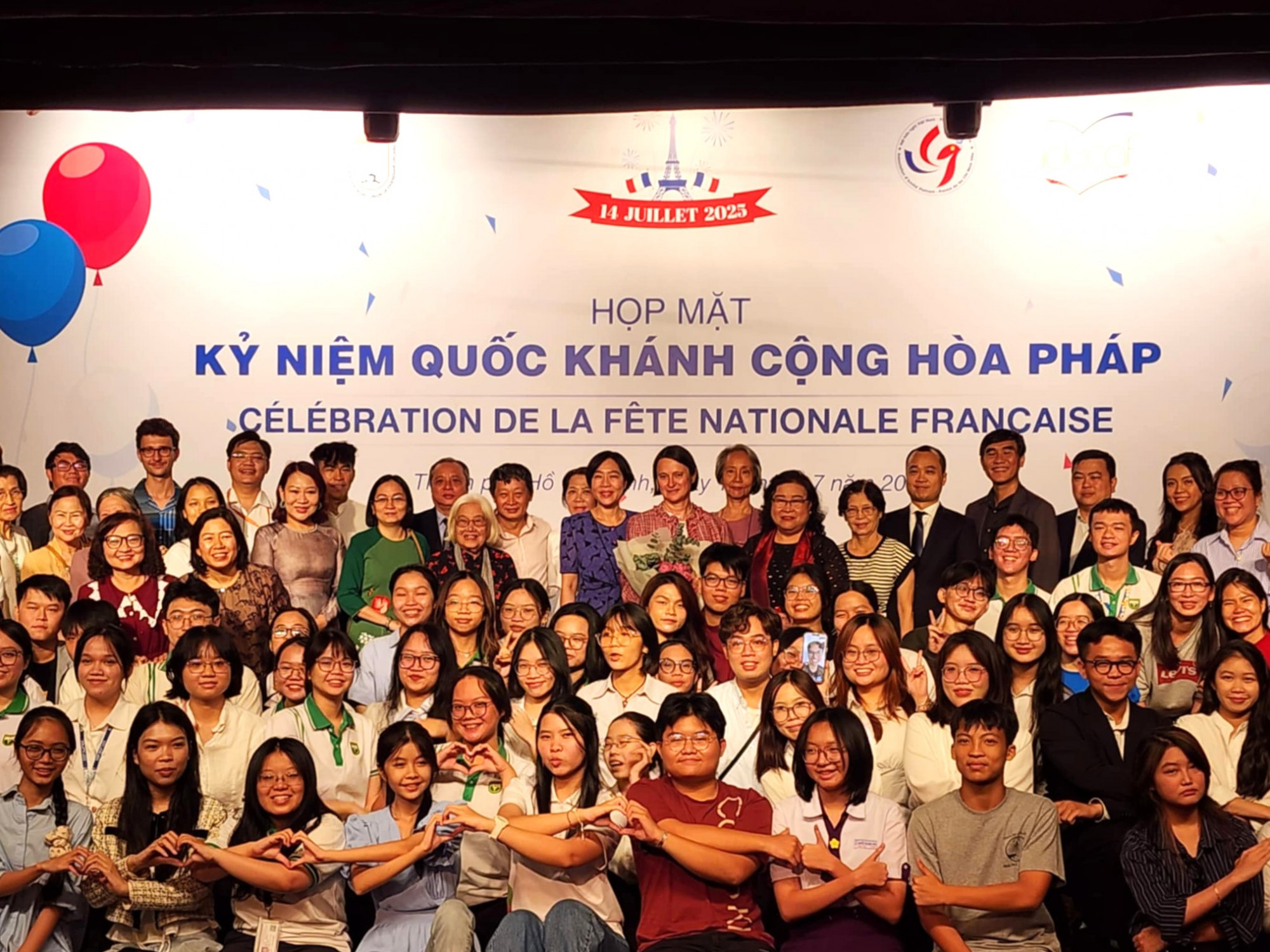 Đổng đảo các bạn sinh viên và bạn bè quốc tế đến tham dự buổi họp mặt mừng Quốc khánh Pháp 14/7