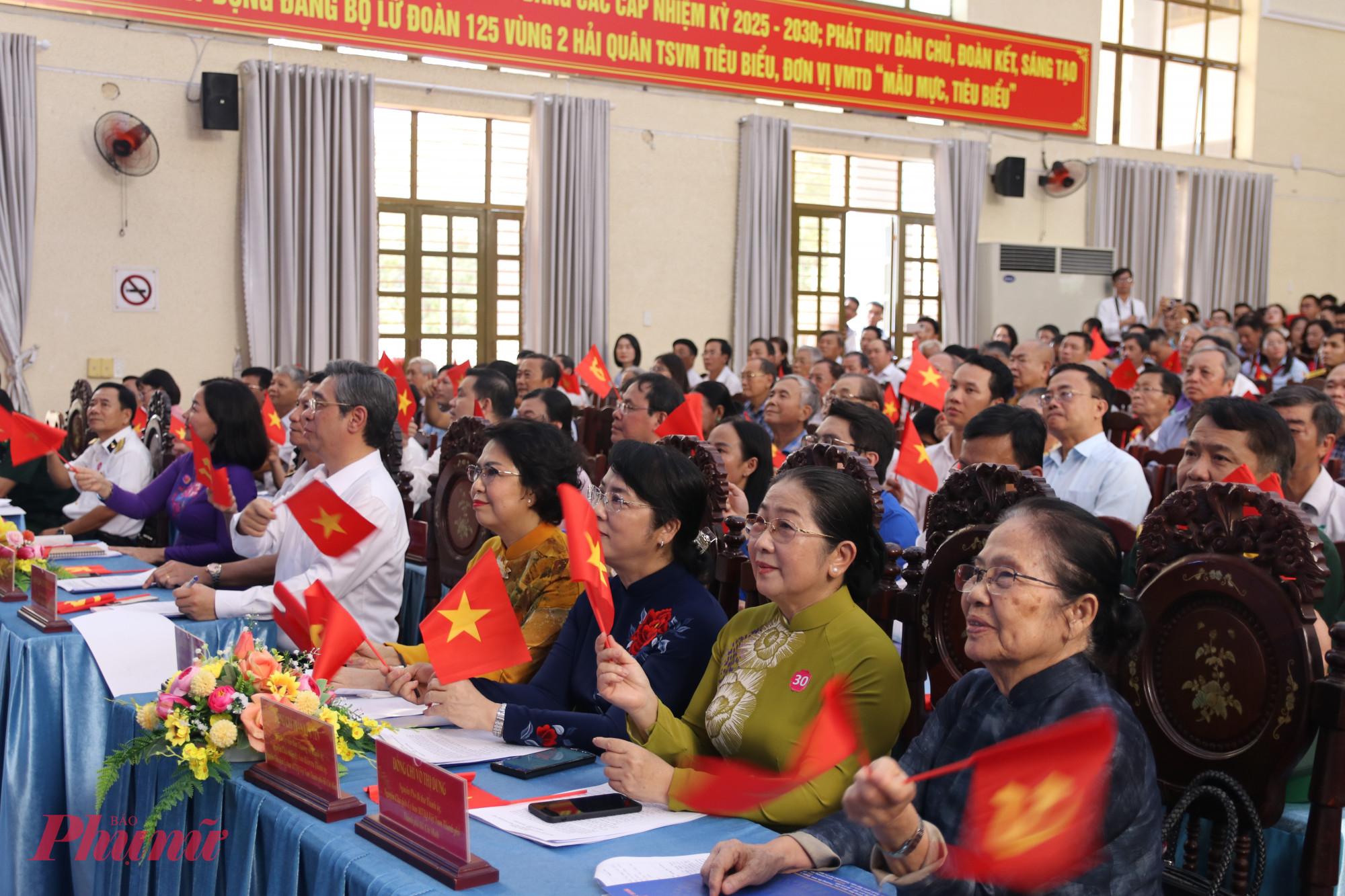 Hơn 300 đại biểu tham dự chương trình