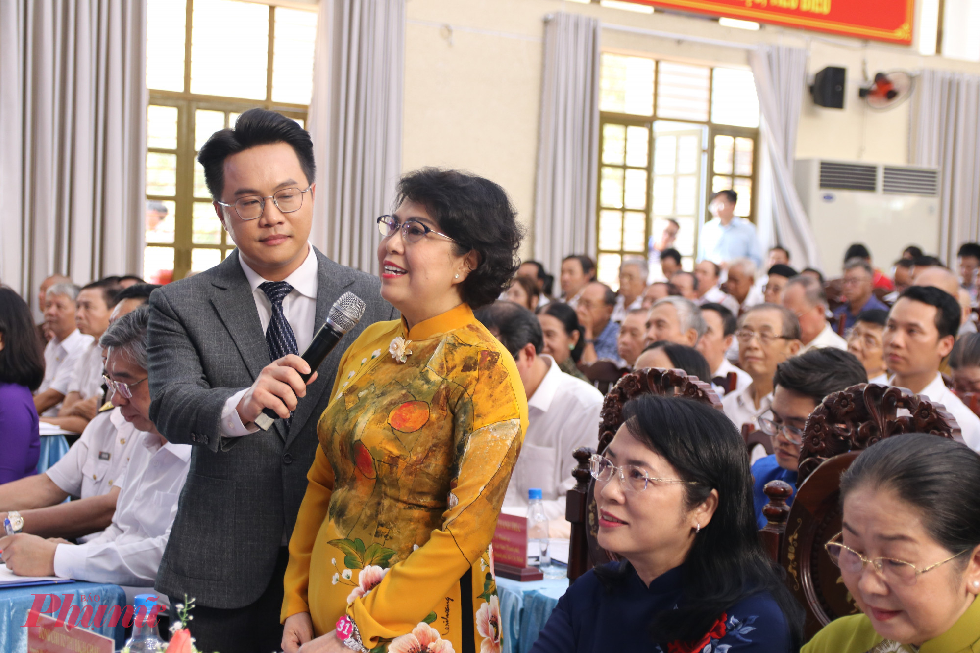 bà Tô Thị Bích Châu (nguyên Chủ tịch Ủy ban MTTQ Việt Nam thành phố, nguyên Phó Chủ tịch Ủy ban Trung ương MTTQ Việt Nam)