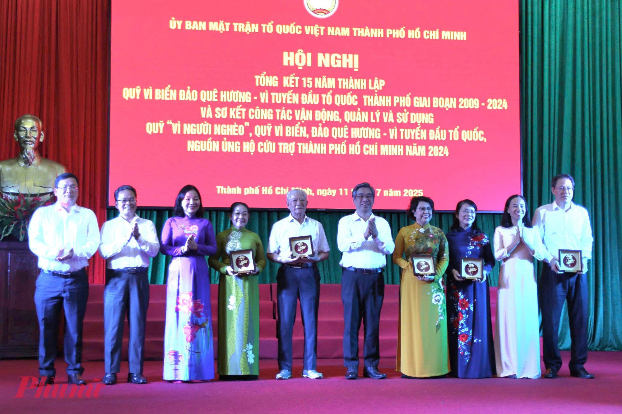 Chủ tịch Ủy ban MTTQ Việt Nam TPHCM Nguyễn Phước Lộc tri ân 