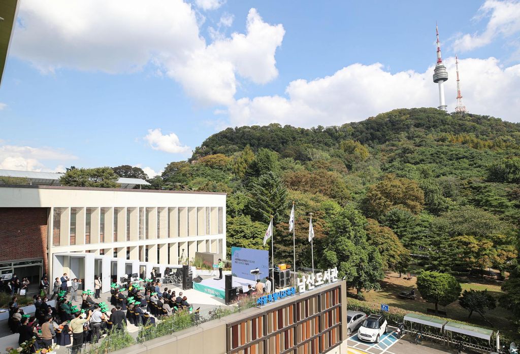 8 điểm đến trong nhà giúp “trốn nắng” ở Seoul Thư viện công cộng Namsan. Ảnh: Newssis