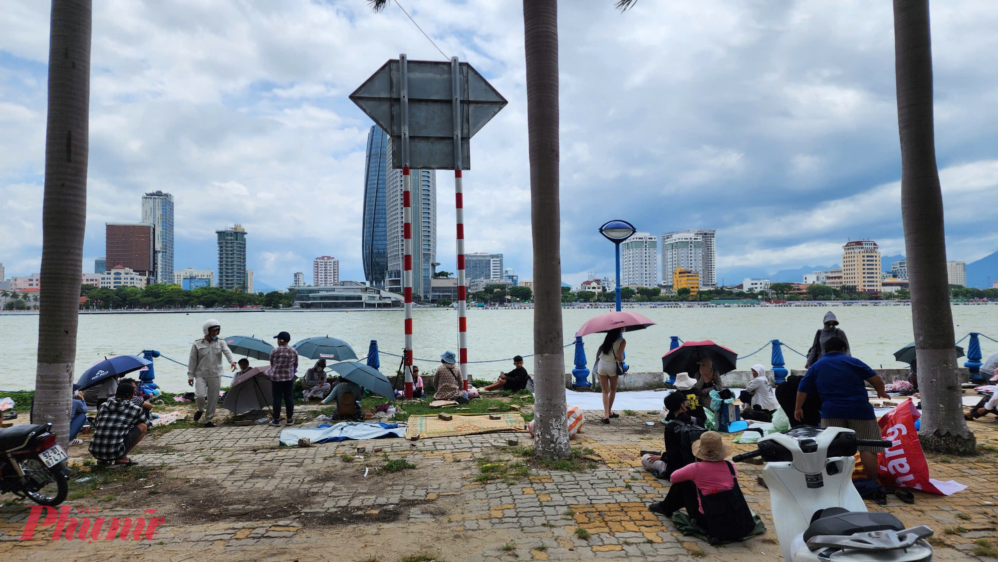 Đây là vị trí đắc địa duy nhất nằm bên cạnh khán đài xem pháo hoa